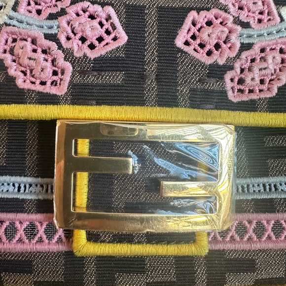 Fendi Zucca Floral Embroidered Baguette Medium - Picture 3 of 16